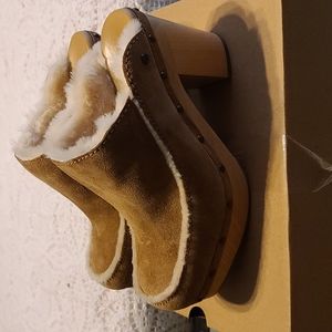 Ugg clogs